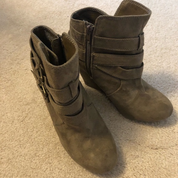 Nine Weet Size 8 Booties. - Picture 2 of 8